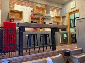 Estudio, en casa de 1910, a una cuadra del Angel